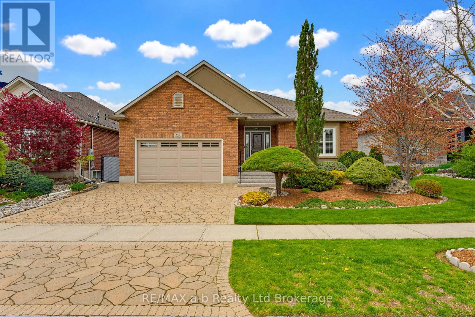 911 Ridgewood Drive, Woodstock, Ontario N4T 0B8 - Photo 1 - X13144818
