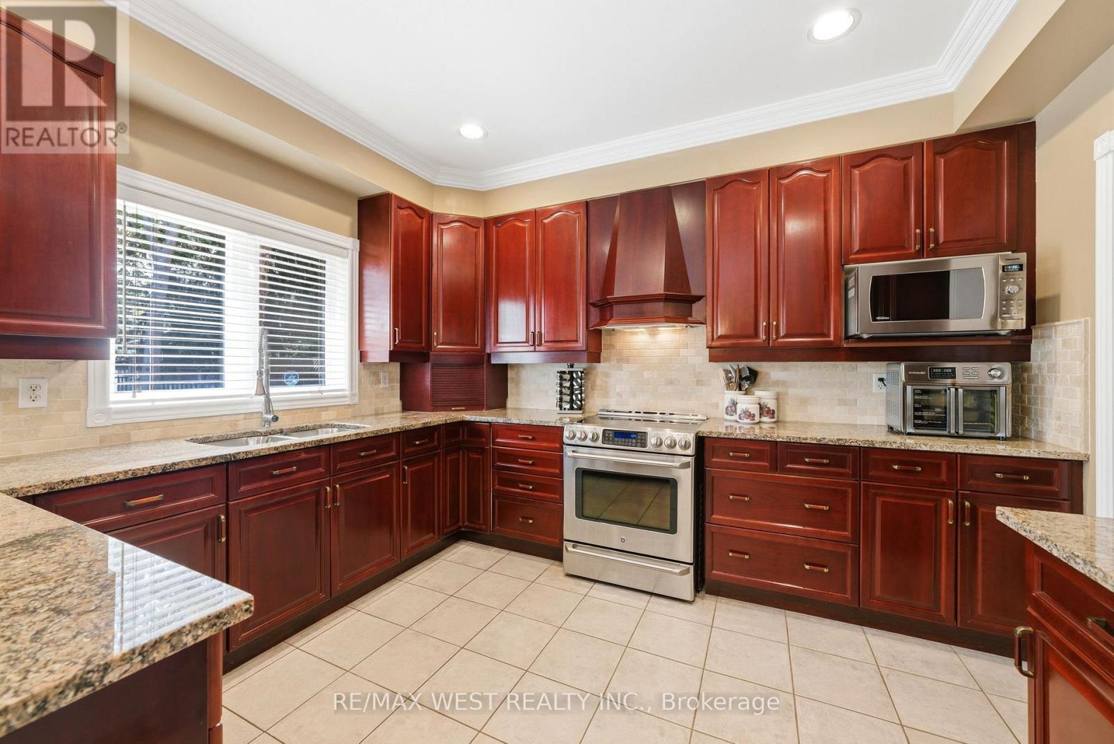 2180 North Ridge Trail, Oakville, Ontario  L6H 5M3 - Photo 7 - W13143586