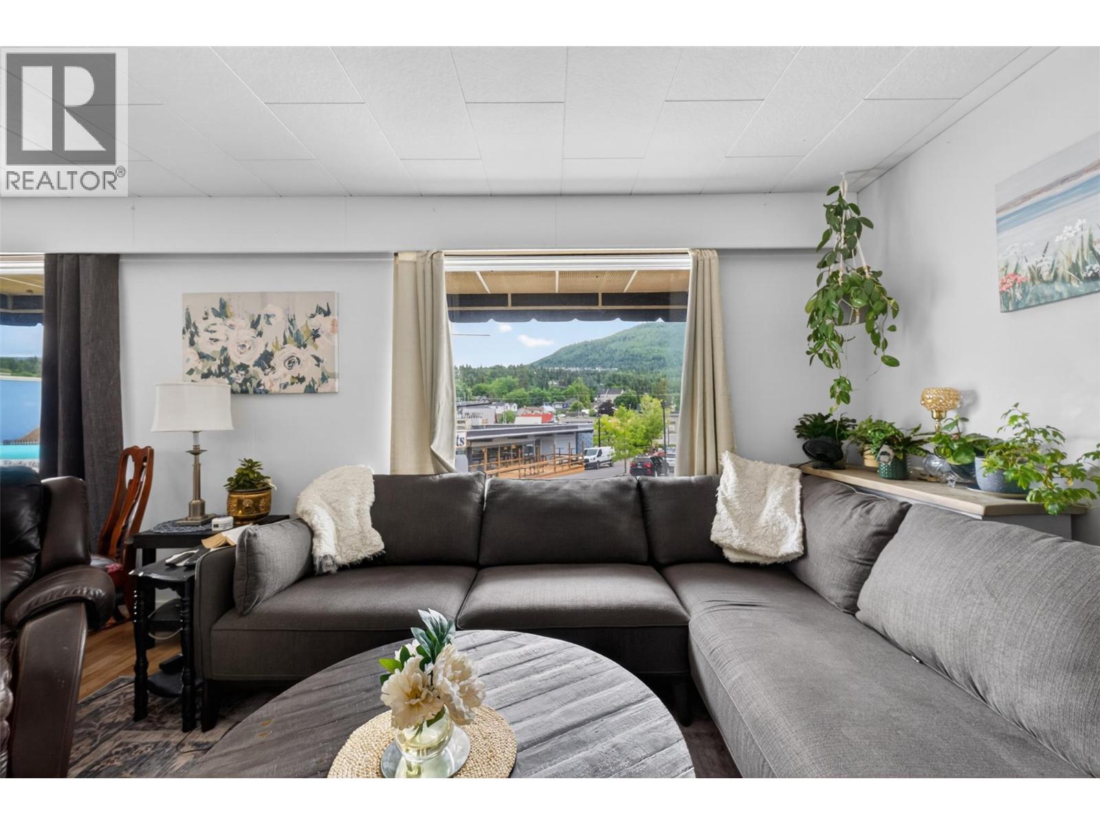 81 Hudson Avenue NE, Salmon Arm, British Columbia  V1E 4N3 - Photo 36 - 10386746