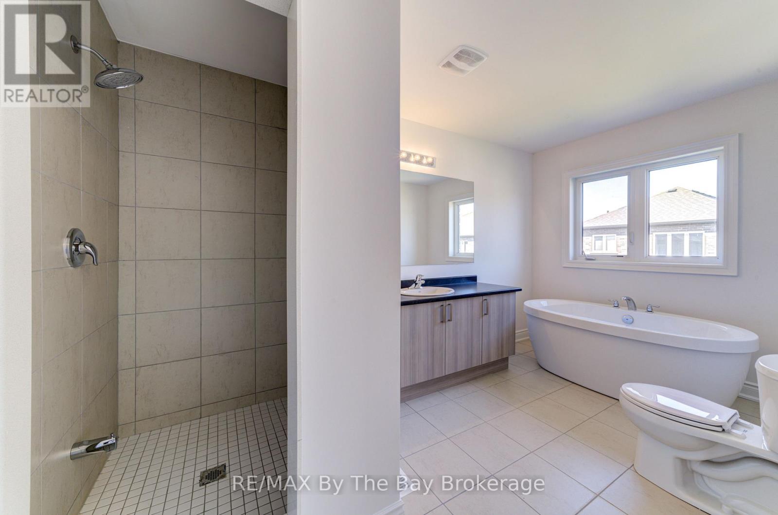 39 Lisa Street, Wasaga Beach, Ontario L9Z 1J9 - Photo 18 - S13144676