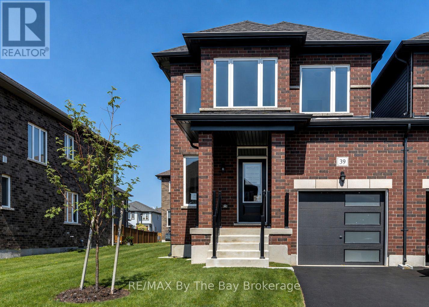 39 Lisa Street, Wasaga Beach, Ontario L9Z 1J9 - Photo 2 - S13144676
