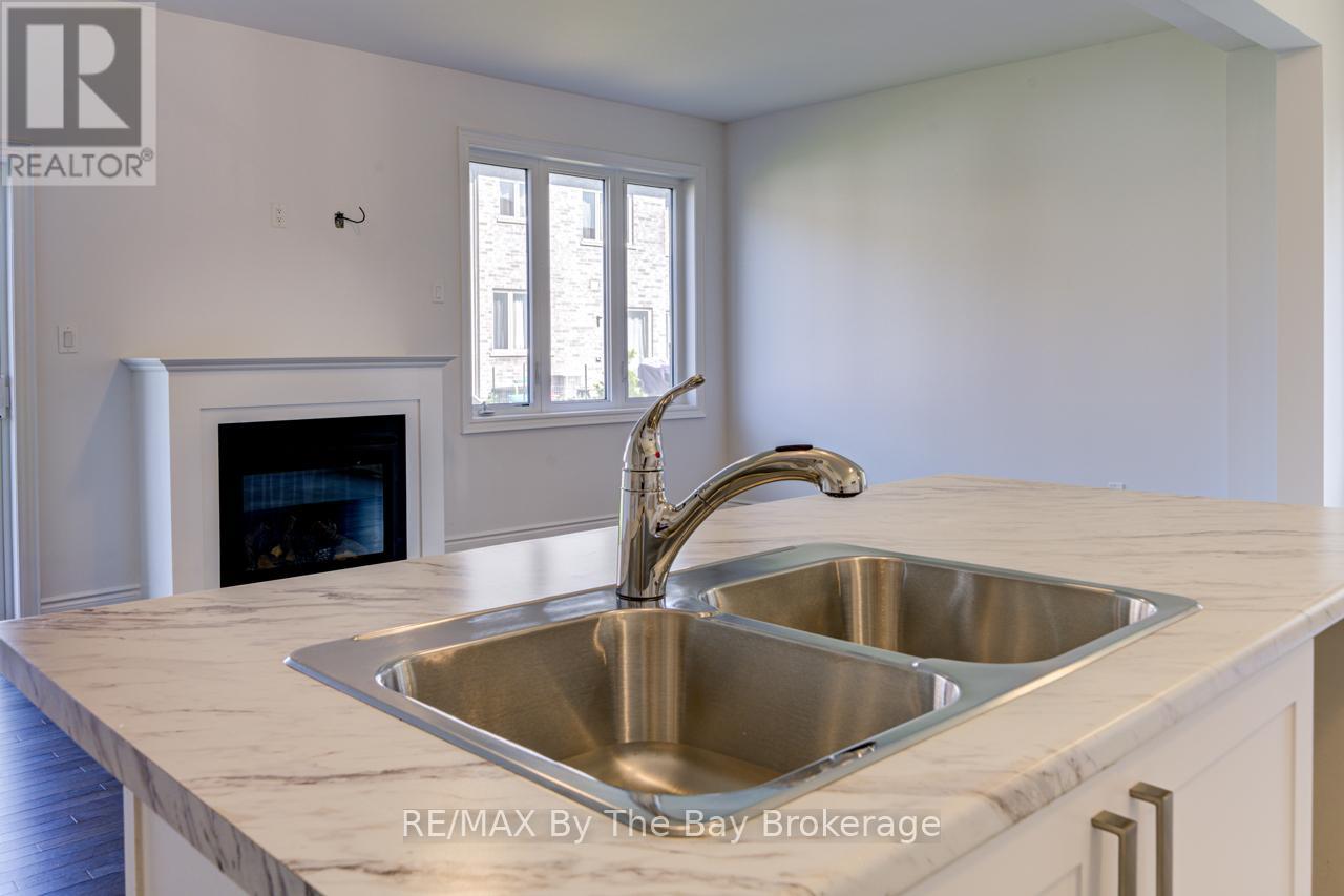 21 Lisa Street, Wasaga Beach, Ontario L9Z 1J9 - Photo 14 - S13144832
