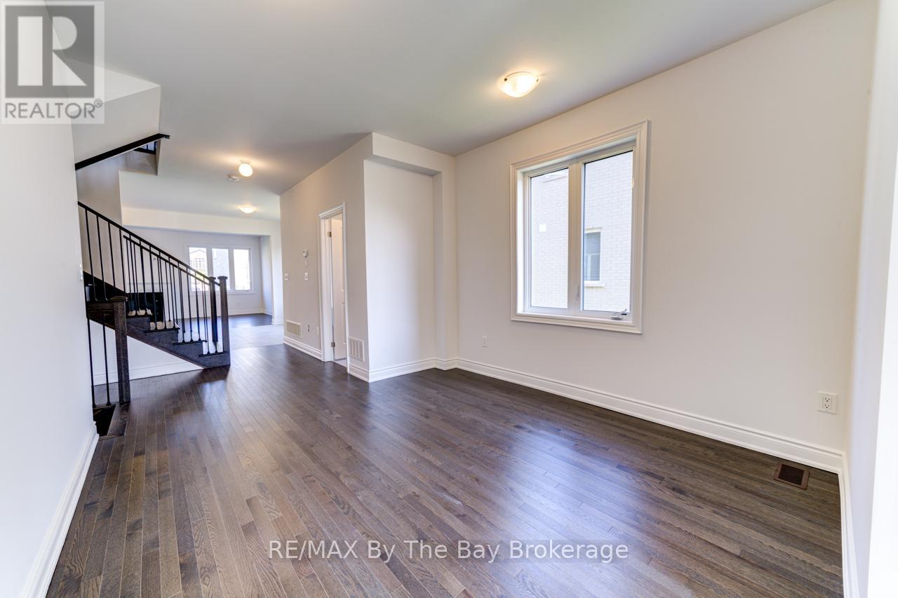 21 Lisa Street, Wasaga Beach, Ontario L9Z 1J9 - Photo 5 - S13144832