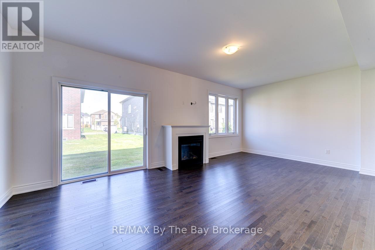 21 Lisa Street, Wasaga Beach, Ontario L9Z 1J9 - Photo 7 - S13144832