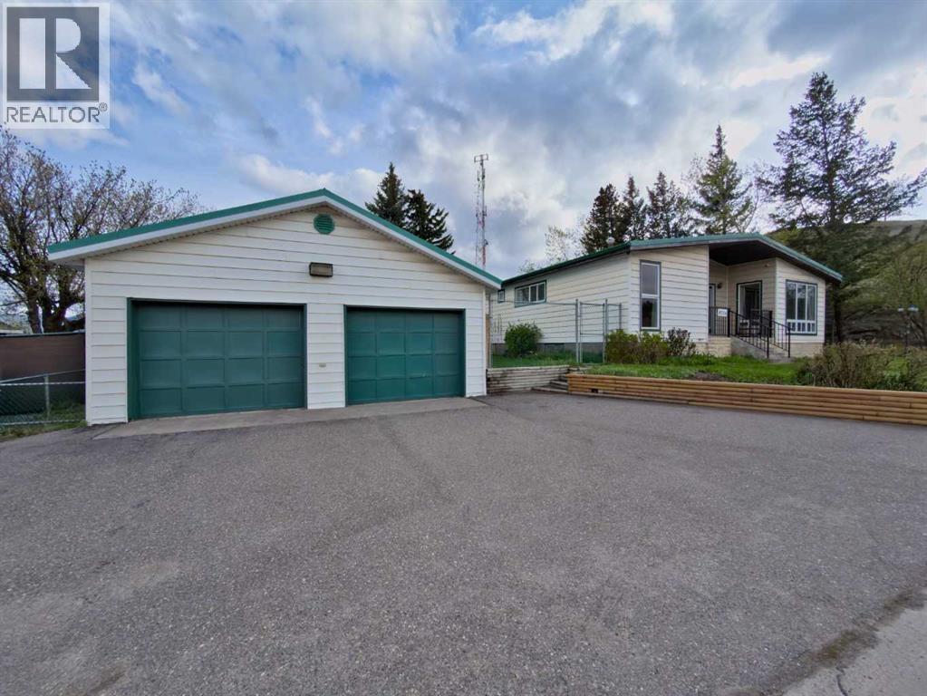 8126 20 Avenue, Coleman, Alberta  T0K 0M0 - Photo 3 - A2312182