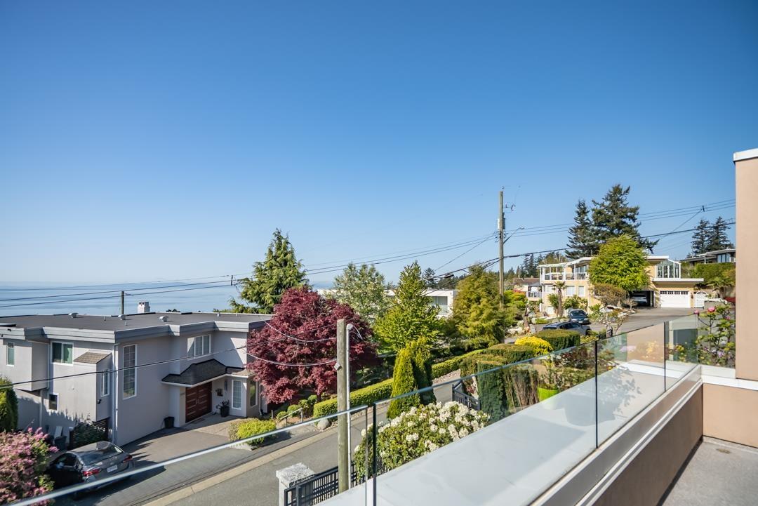 14433 Sunset Lane, White Rock, British Columbia  V4B 5J7 - Photo 2 - R3085041