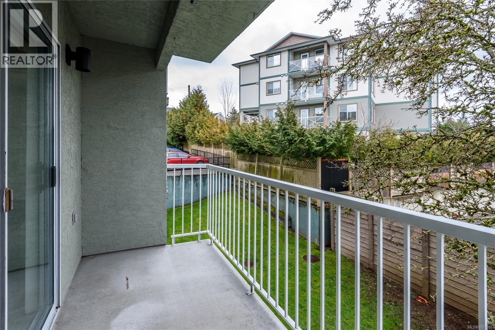 202 123 Back Rd, Courtenay, British Columbia  V9N 3W5 - Photo 4 - 1029266
