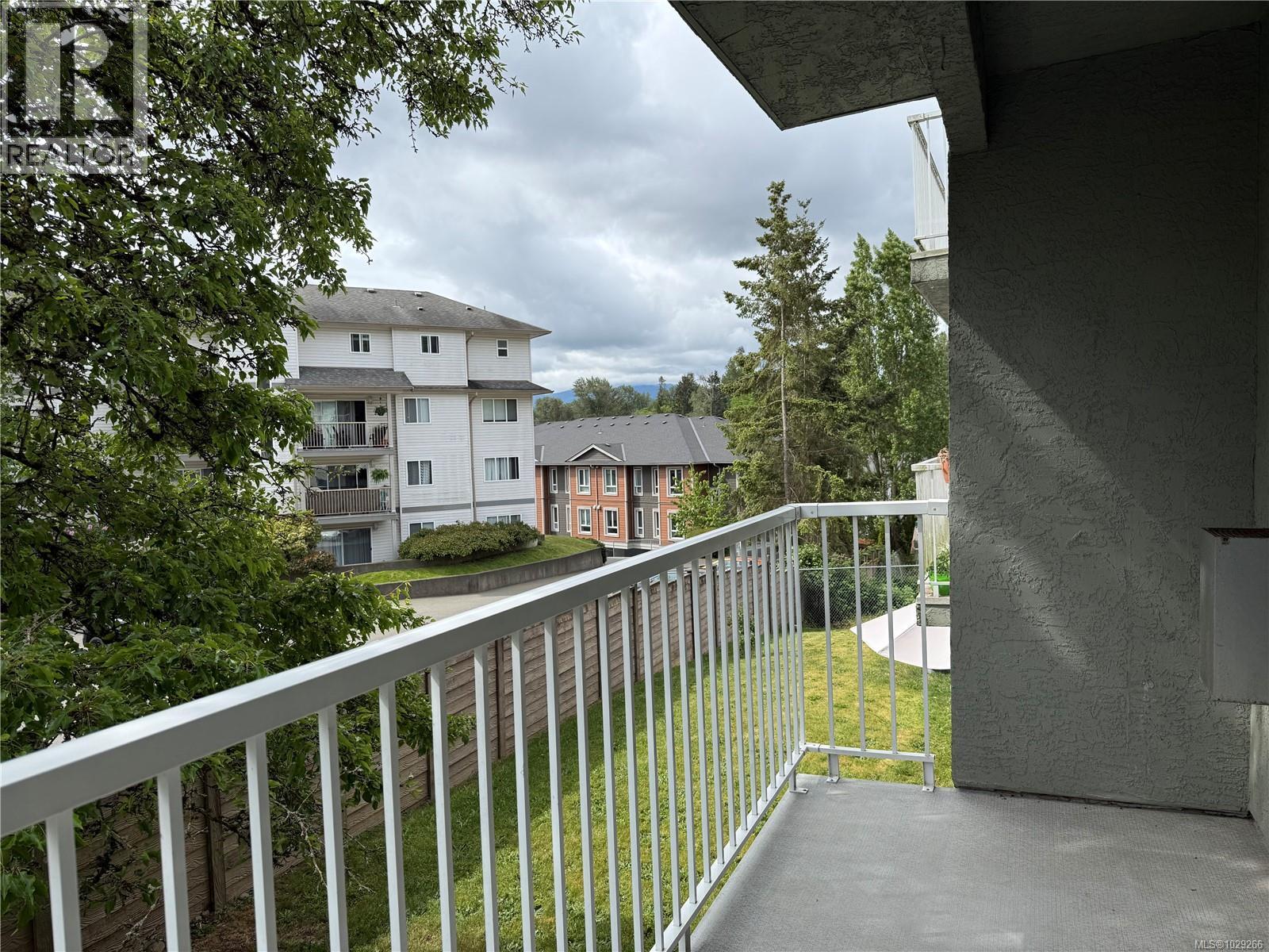 202 123 Back Rd, Courtenay, British Columbia  V9N 3W5 - Photo 3 - 1029266