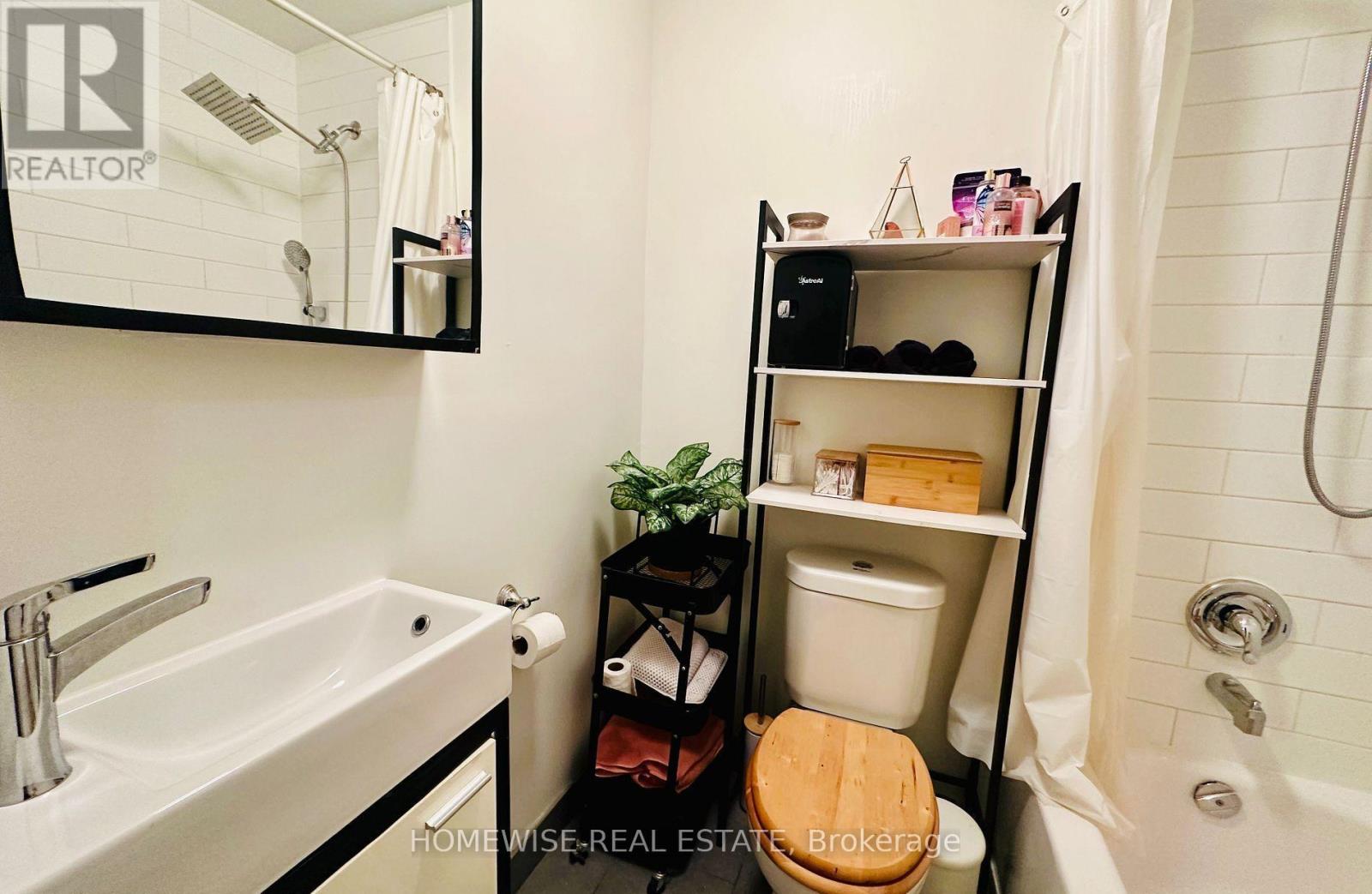 209 - 1 Triller Avenue, Toronto, Ontario  M6K 3B7 - Photo 10 - W13144438