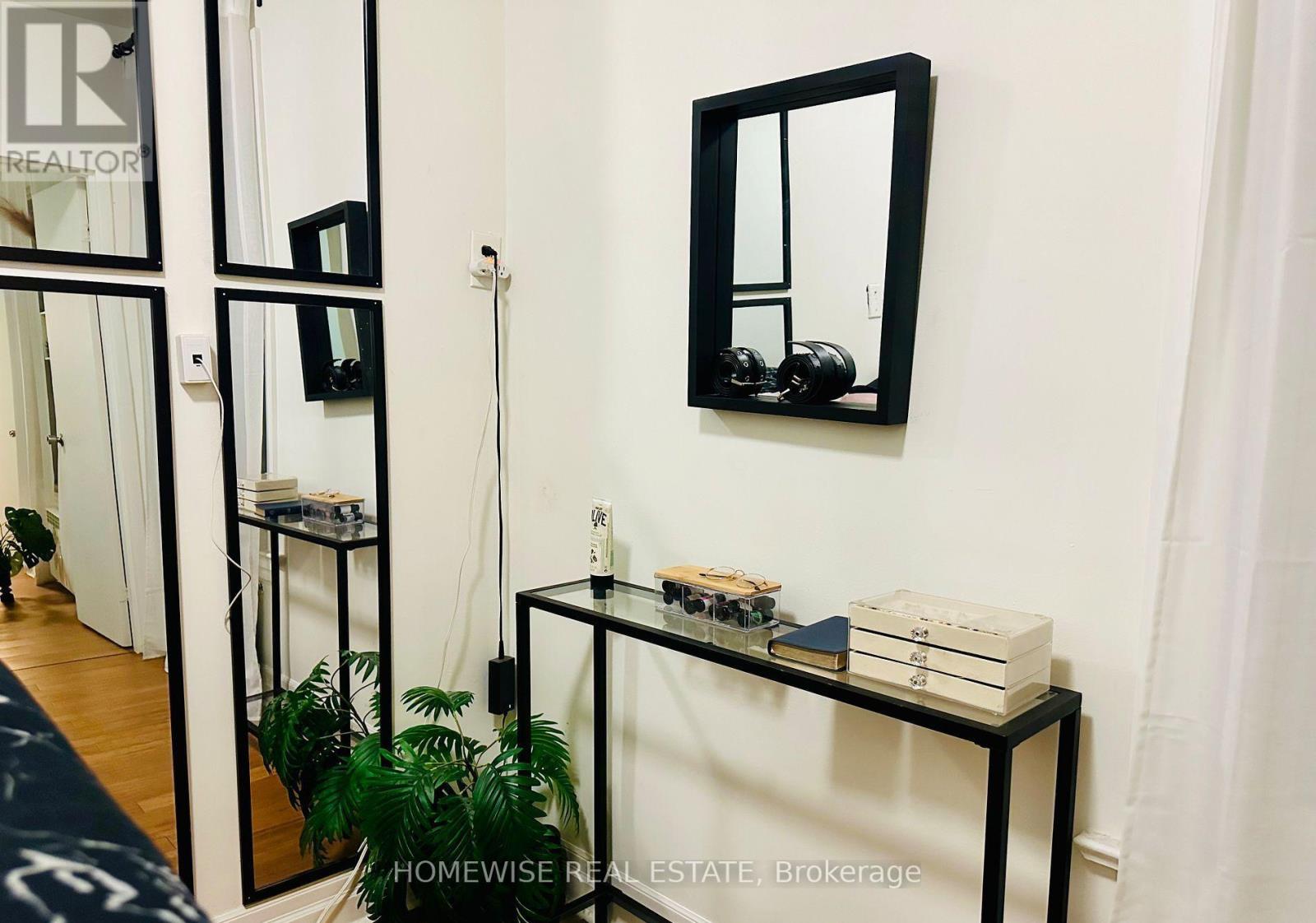 209 - 1 Triller Avenue, Toronto, Ontario  M6K 3B7 - Photo 3 - W13144438