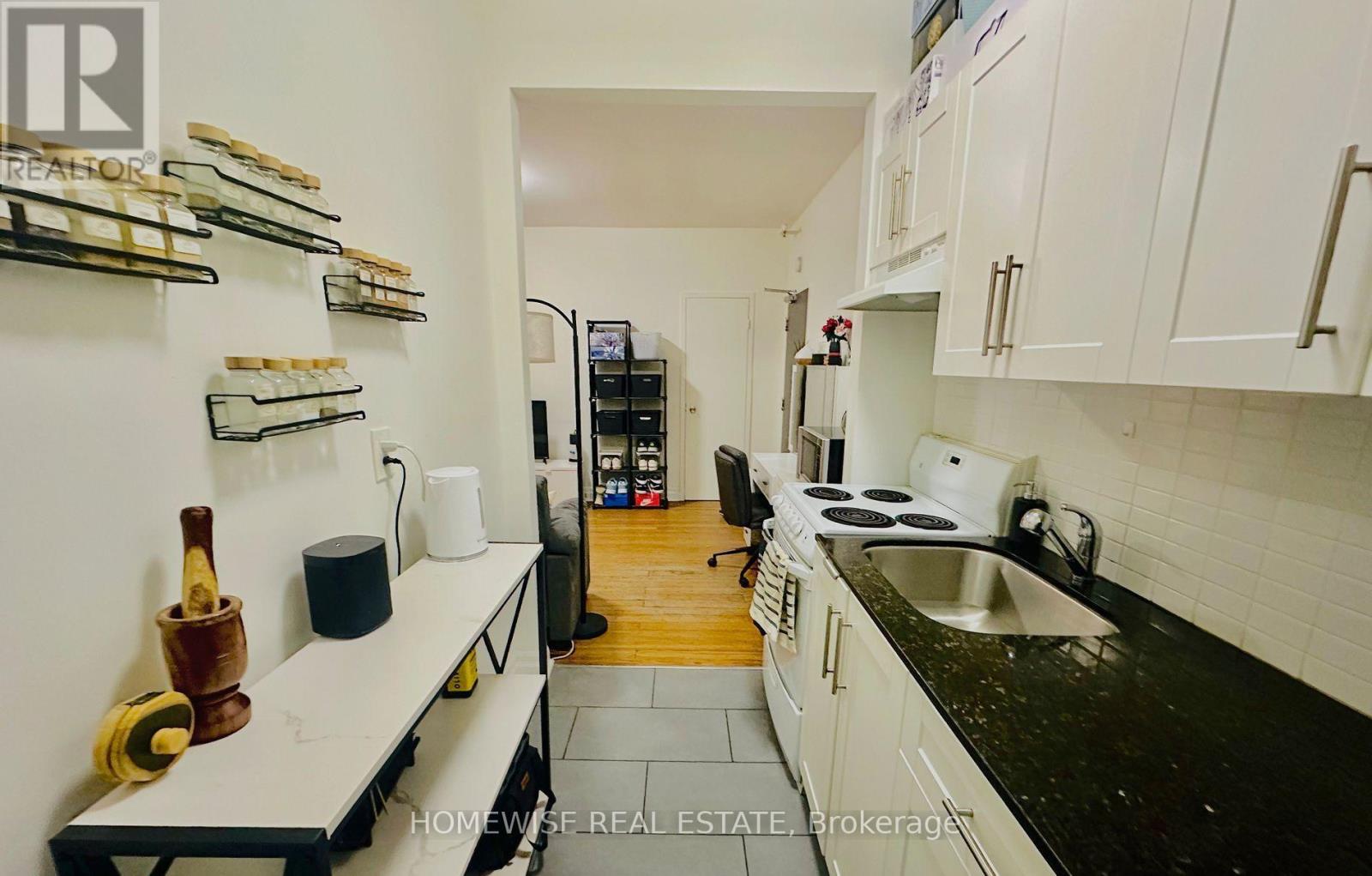 209 - 1 Triller Avenue, Toronto, Ontario  M6K 3B7 - Photo 4 - W13144438