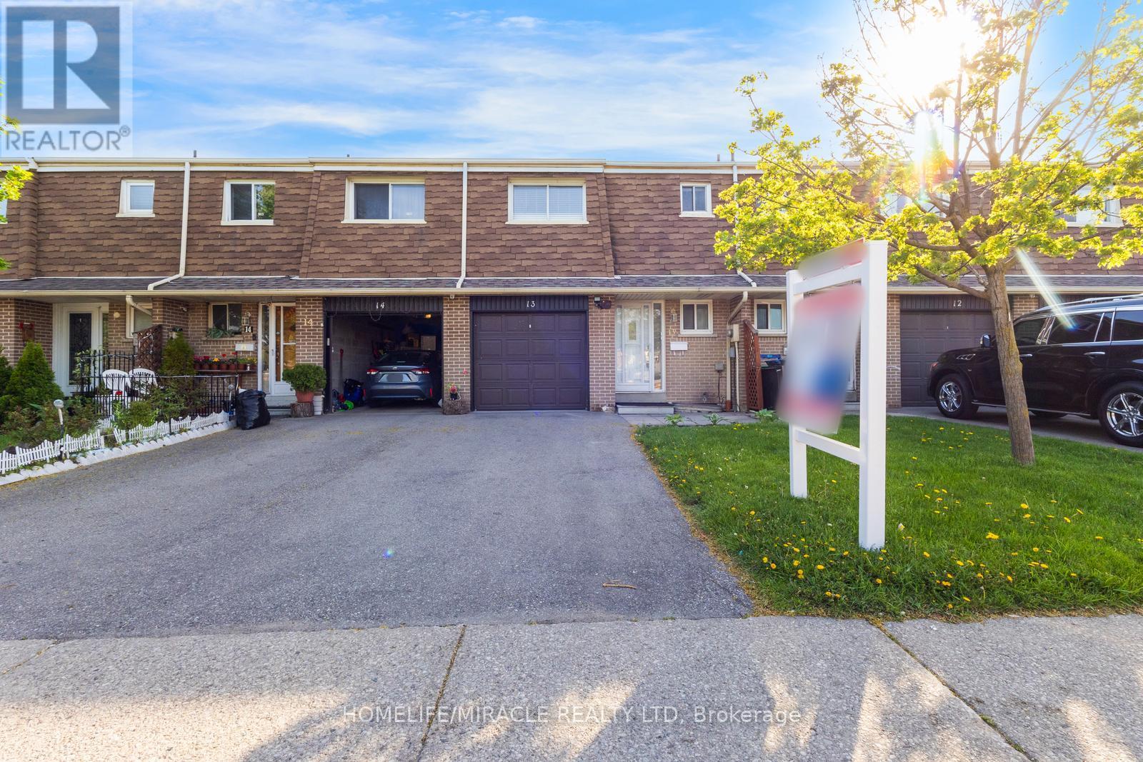 13 - 7450 Darcel Avenue, Mississauga, Ontario  L4T 2X7 - Photo 1 - W13144490