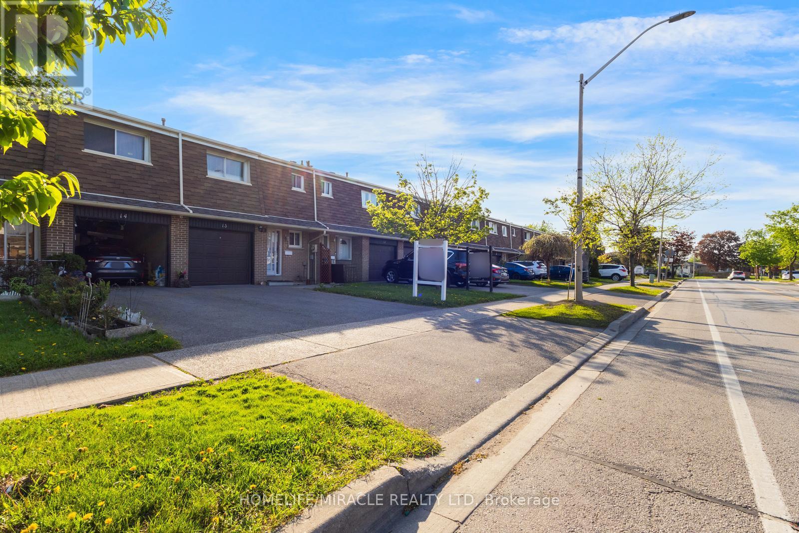 13 - 7450 Darcel Avenue, Mississauga, Ontario  L4T 2X7 - Photo 2 - W13144490