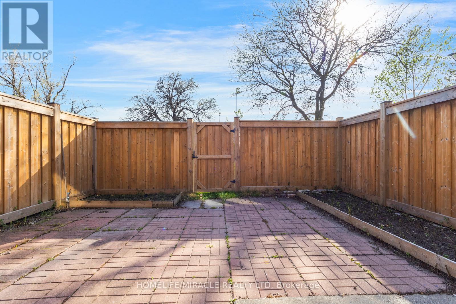13 - 7450 Darcel Avenue, Mississauga, Ontario  L4T 2X7 - Photo 45 - W13144490