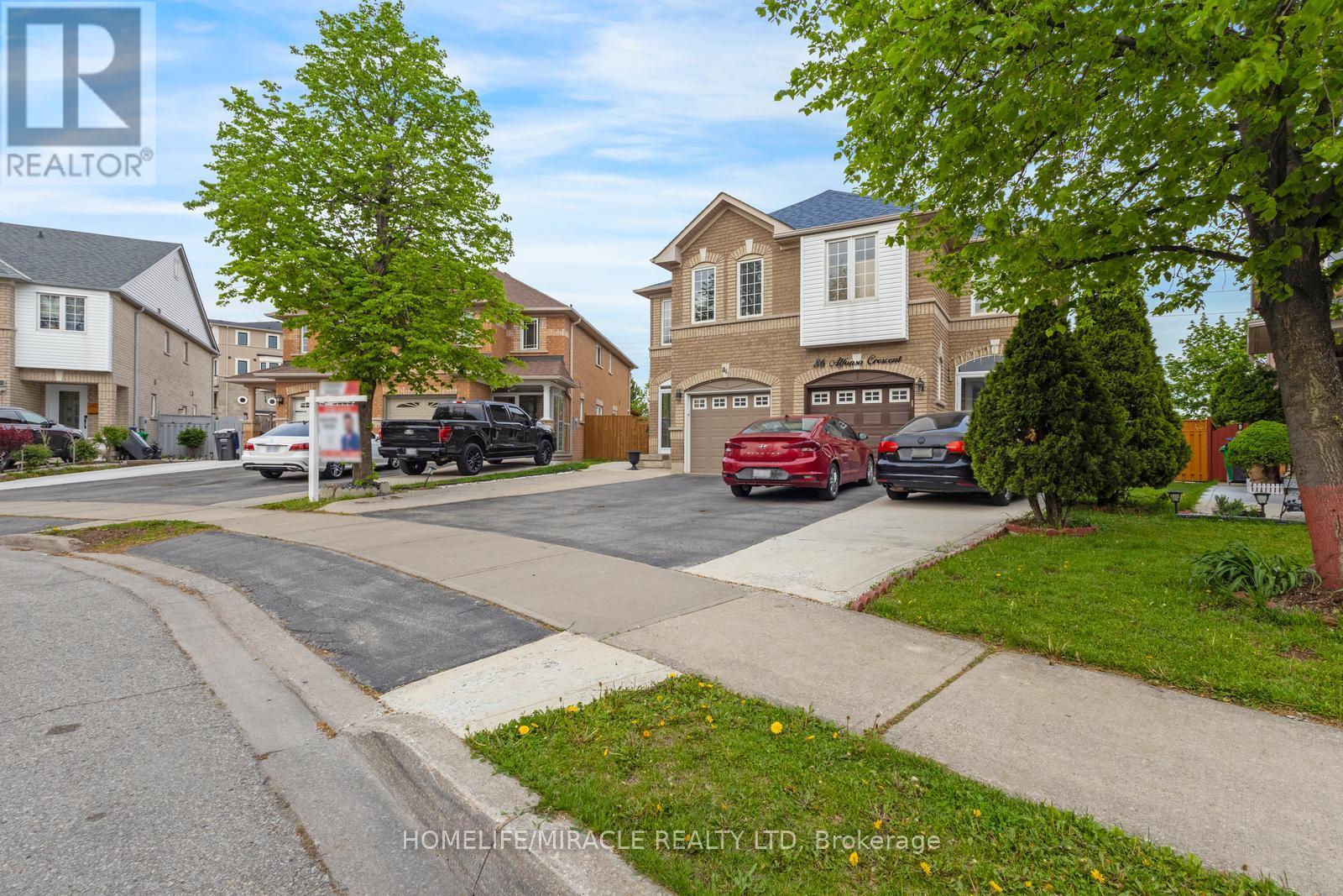 84 Alfonso Crescent, Brampton, Ontario  L6P 1S4 - Photo 3 - W13144538