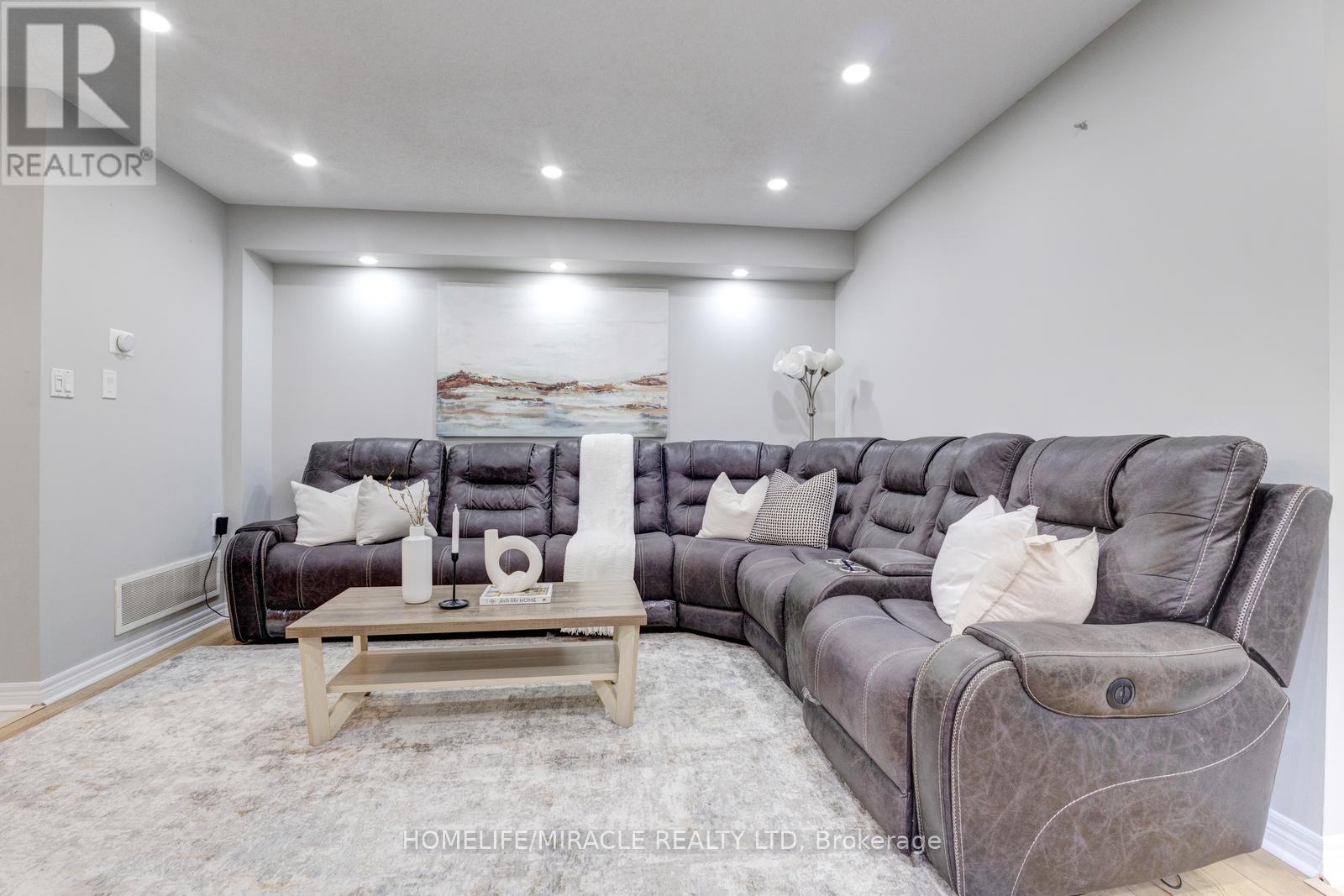 84 Alfonso Crescent, Brampton, Ontario  L6P 1S4 - Photo 9 - W13144538