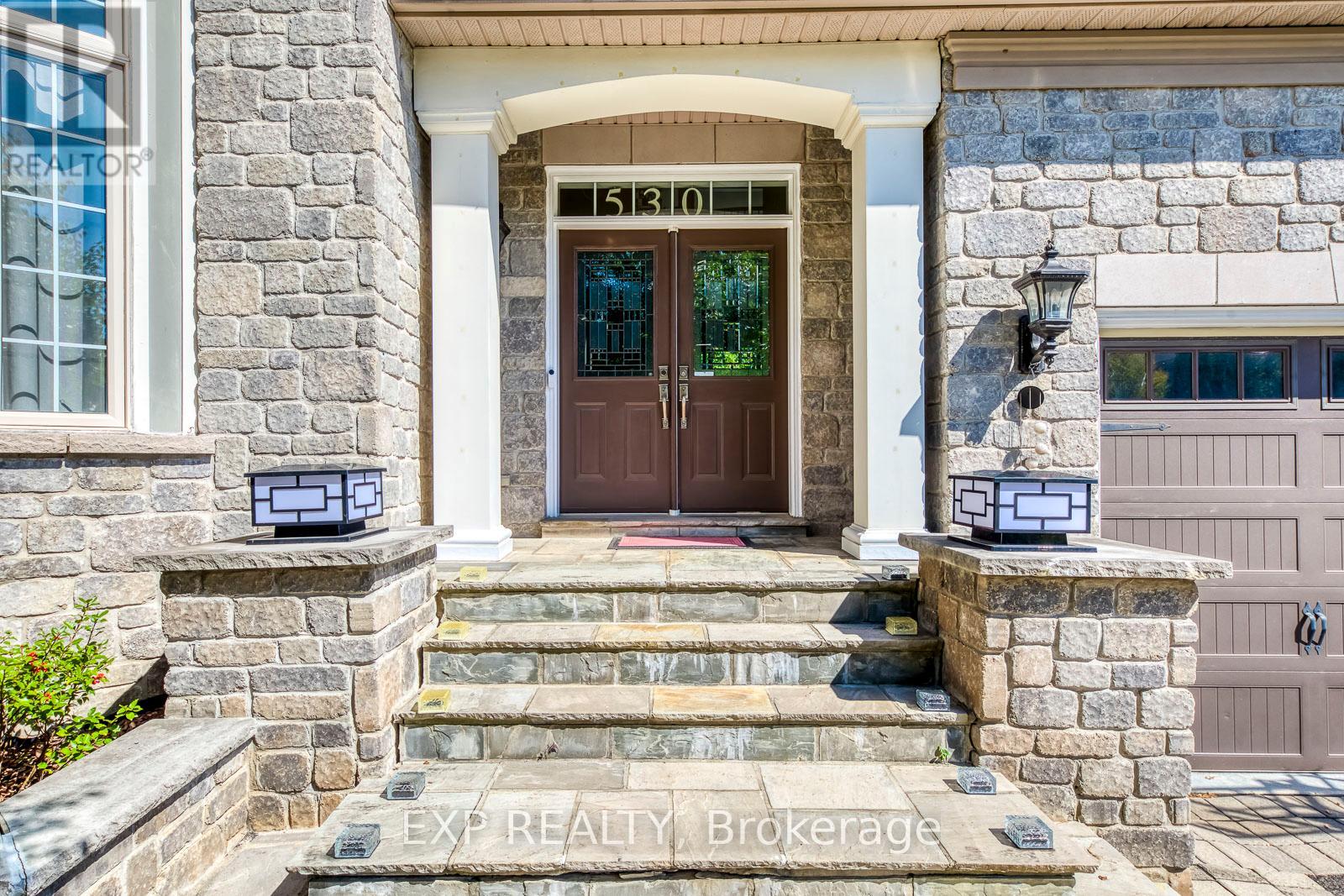 530 Golfview Court, Oakville, Ontario  L6M 4W6 - Photo 2 - W13144574