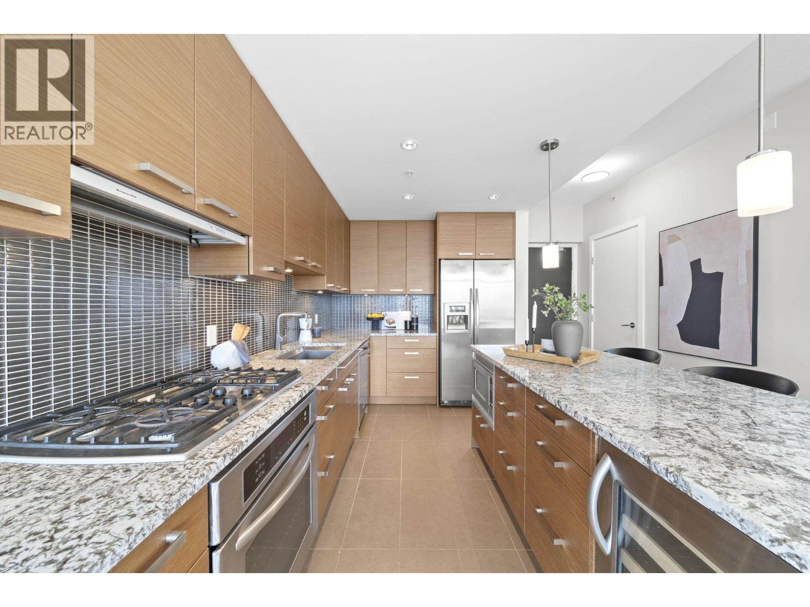 1701 6188 Wilson Avenue, Burnaby, British Columbia  V5H 0A5 - Photo 3 - R3114175