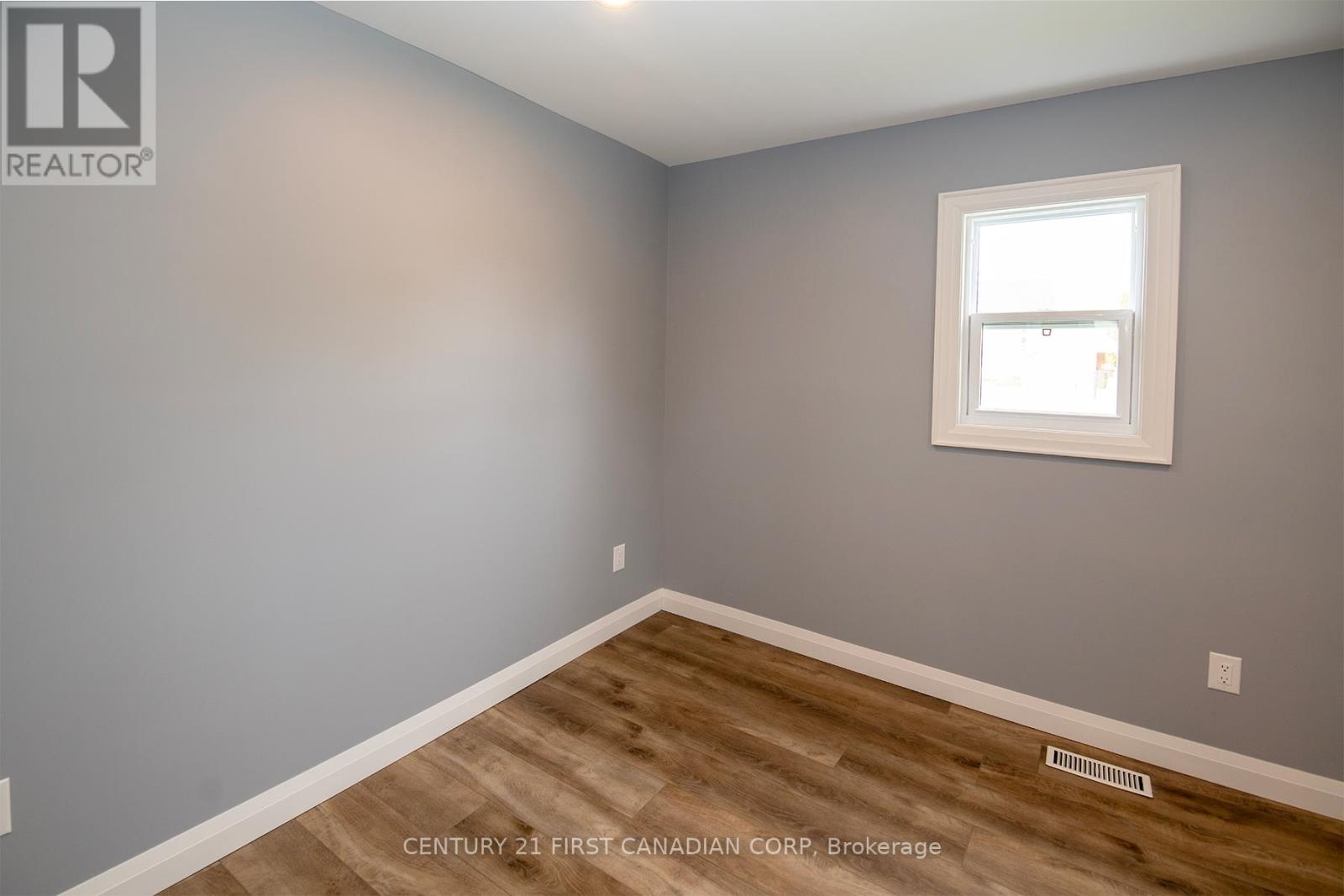 5 Briscoe Street W, London South, Ontario  N6J 1L7 - Photo 8 - X13144588