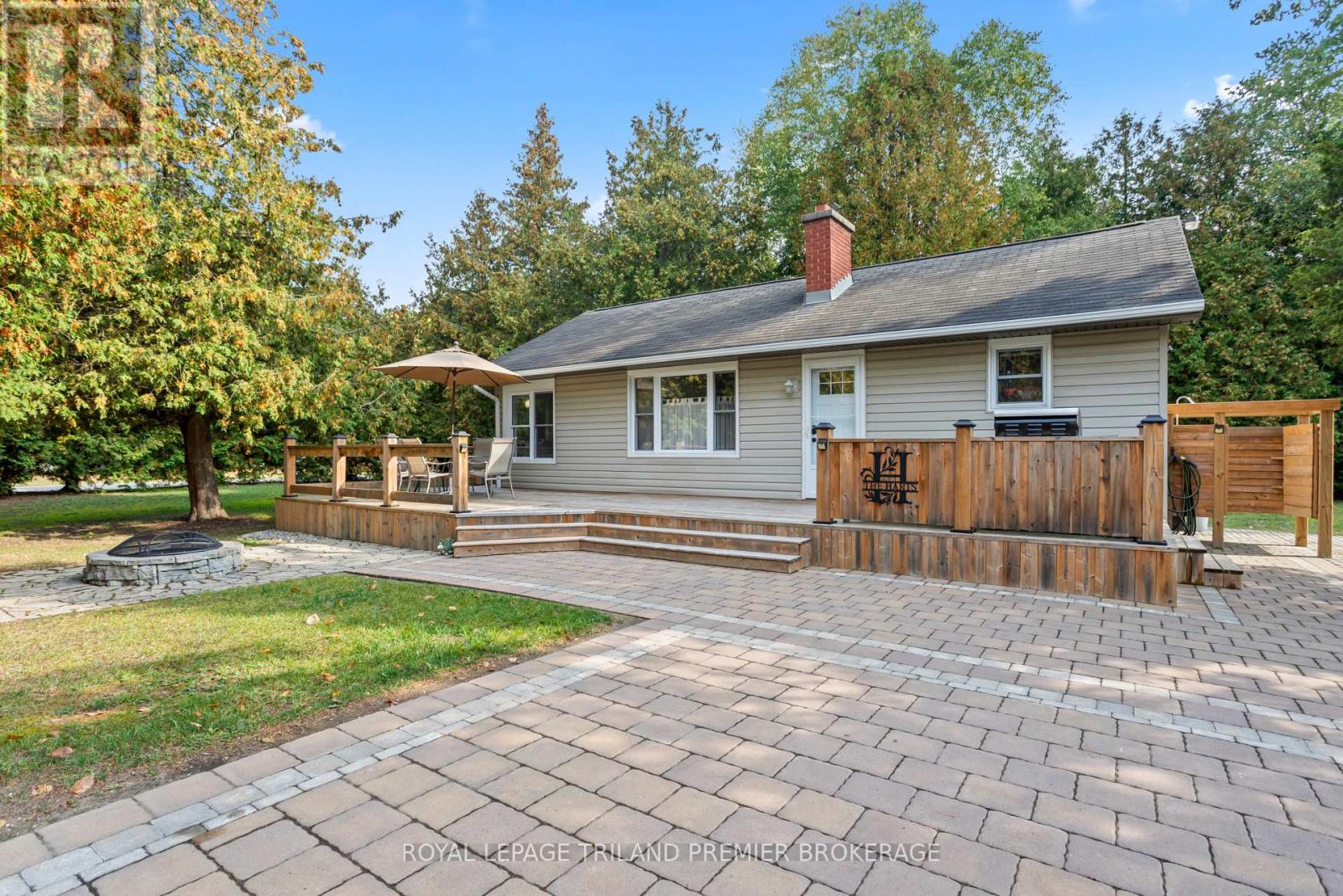 9632 Beachway Drive, Lambton Shores, Ontario  N0N 1J3 - Photo 1 - X13144678