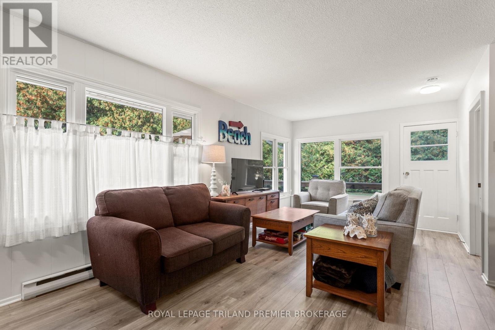 9632 Beachway Drive, Lambton Shores, Ontario  N0N 1J3 - Photo 4 - X13144678