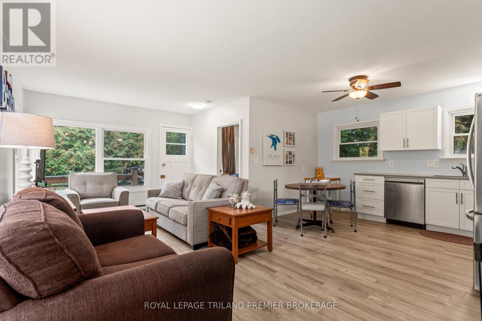 9632 Beachway Drive, Lambton Shores, Ontario  N0N 1J3 - Photo 5 - X13144678