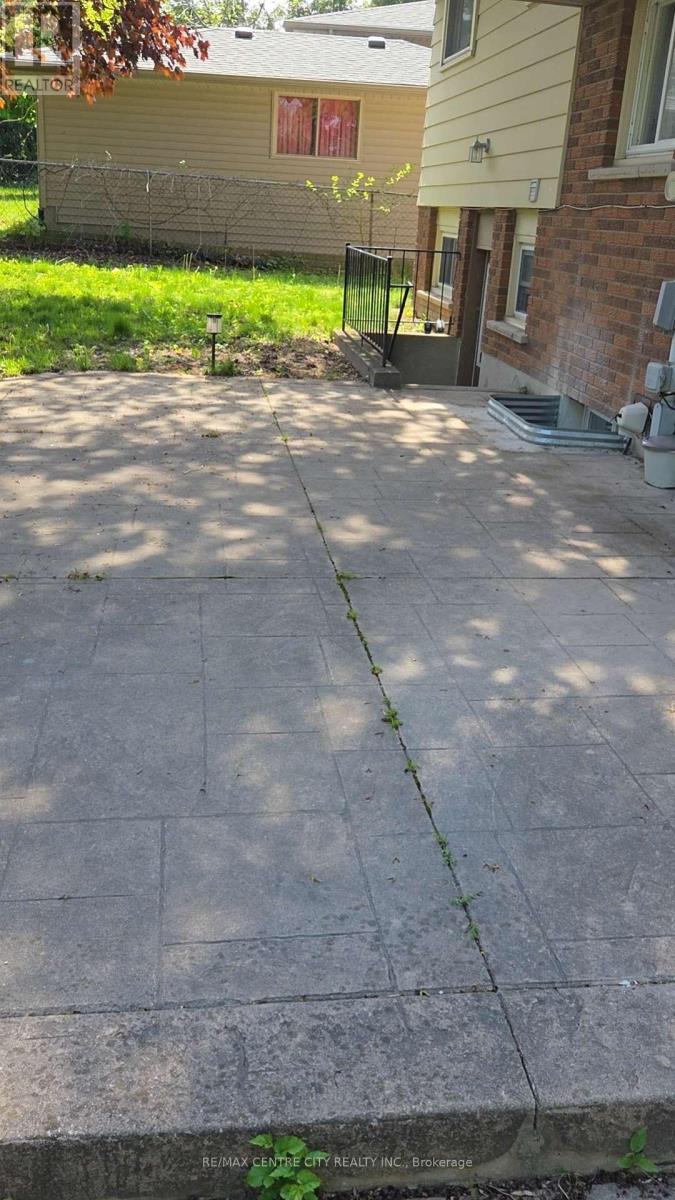 116 Paperbirch Crescent, London North, Ontario  N6G 1L7 - Photo 3 - X13144888