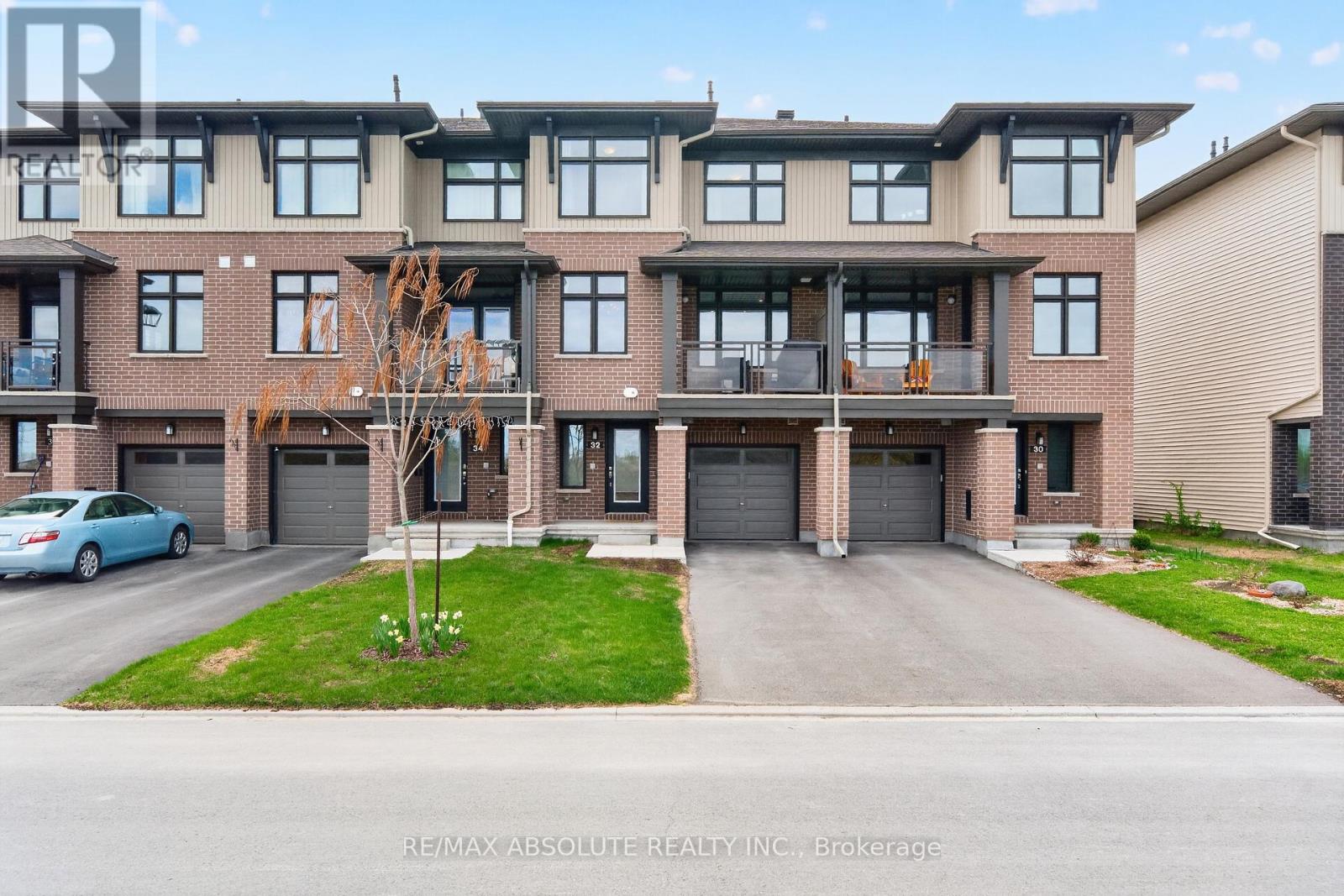 32 VERGLAS LANE, Ottawa, Ontario