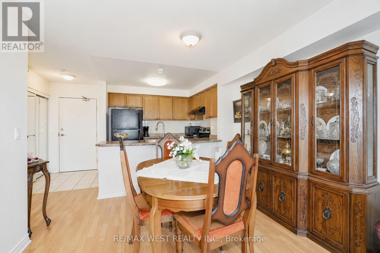 208 - 1030 Sheppard Avenue W, Toronto, Ontario  M3H 6C1 - Photo 3 - C13144680
