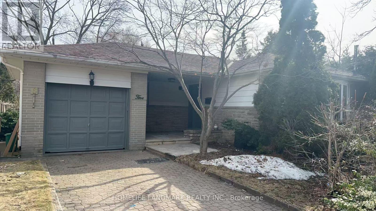 5 Park Glen Drive, Toronto, Ontario  M3B 1K4 - Photo 1 - C13144734
