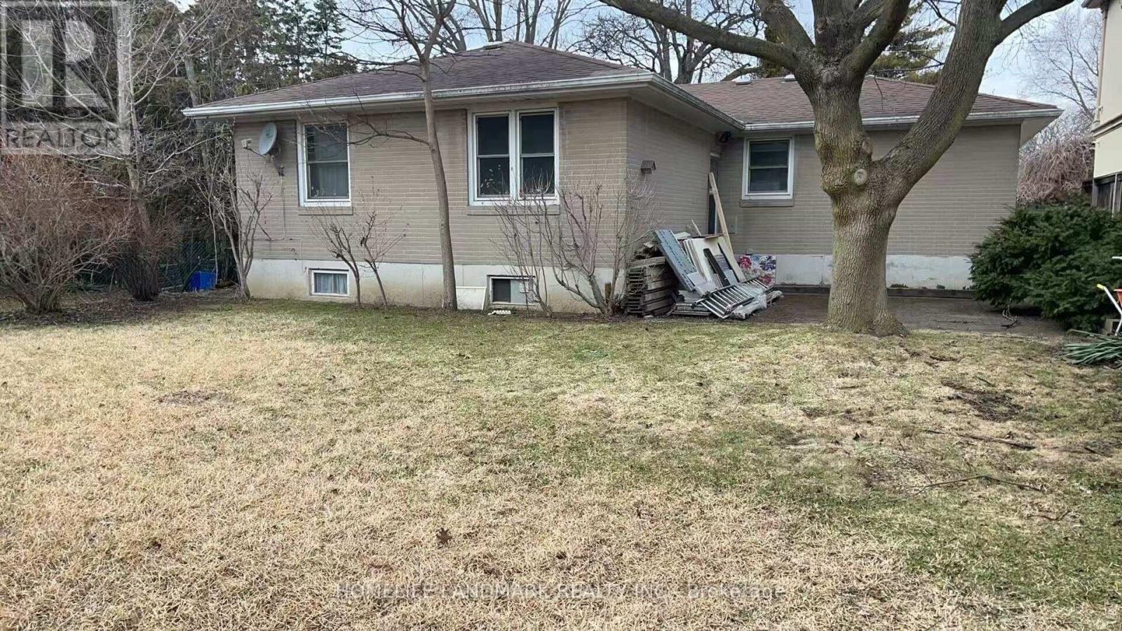 5 Park Glen Drive, Toronto, Ontario  M3B 1K4 - Photo 2 - C13144734