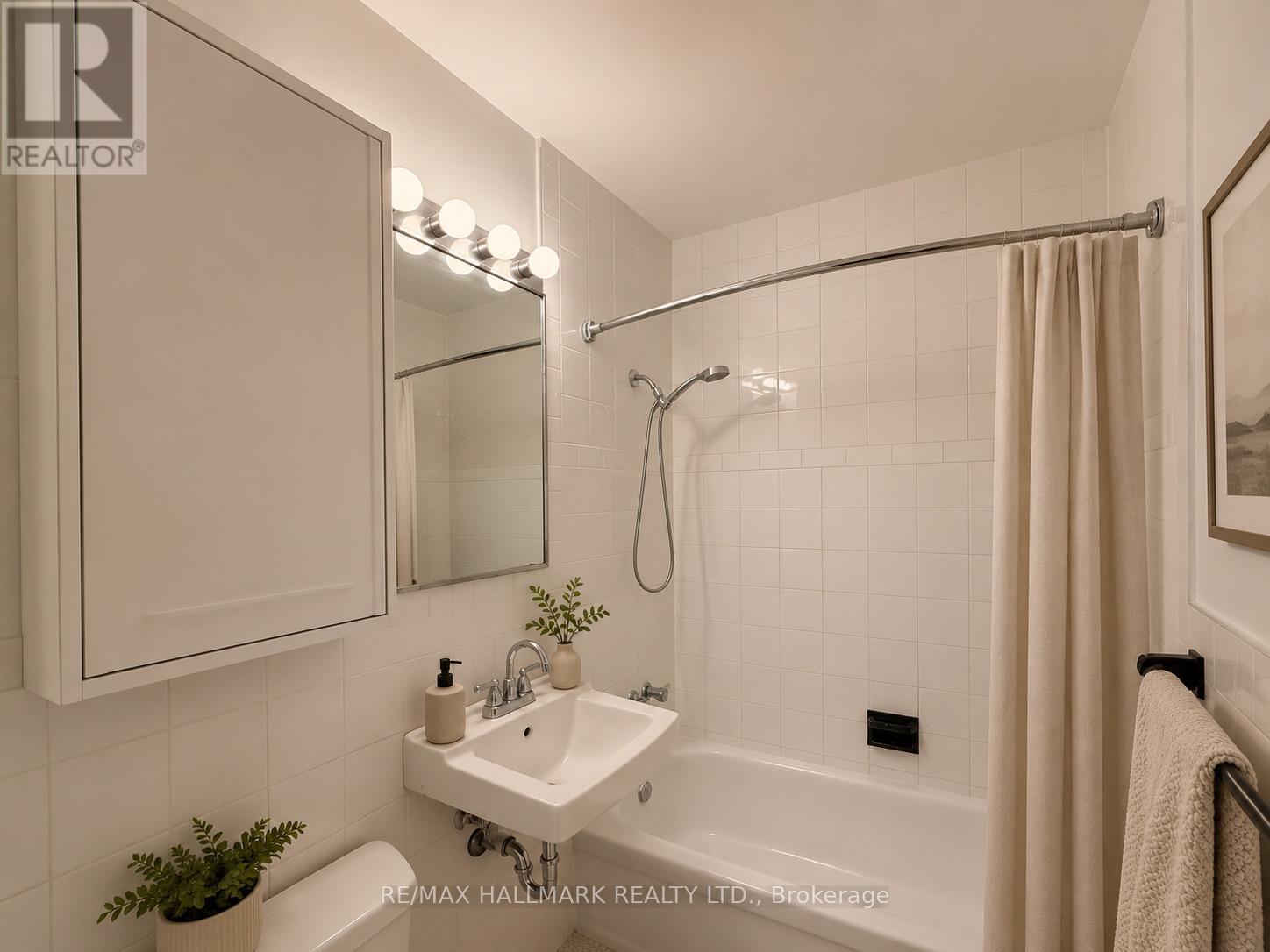 5 - 57 Rawlinson Avenue, Toronto, Ontario  M4P 2N1 - Photo 6 - C13144752
