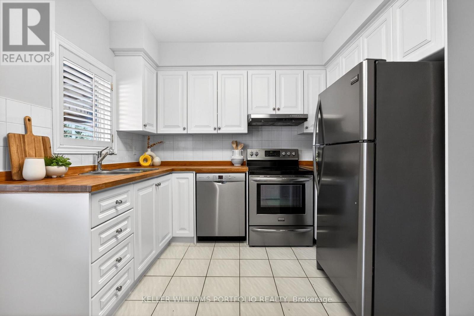 81b Ulster Street, Toronto, Ontario  M5S 1E9 - Photo 11 - C13144856