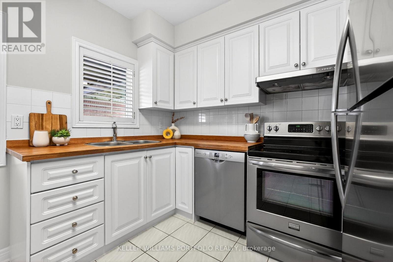 81b Ulster Street, Toronto, Ontario  M5S 1E9 - Photo 13 - C13144856