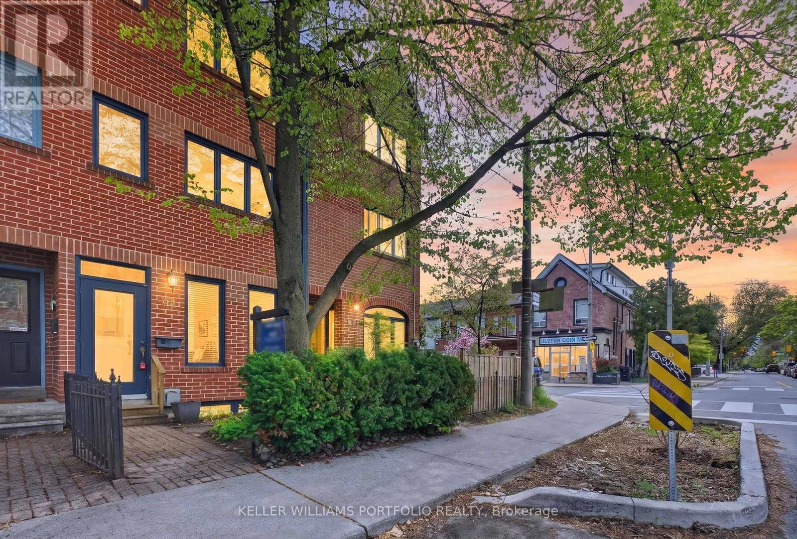 81b Ulster Street, Toronto, Ontario  M5S 1E9 - Photo 2 - C13144856