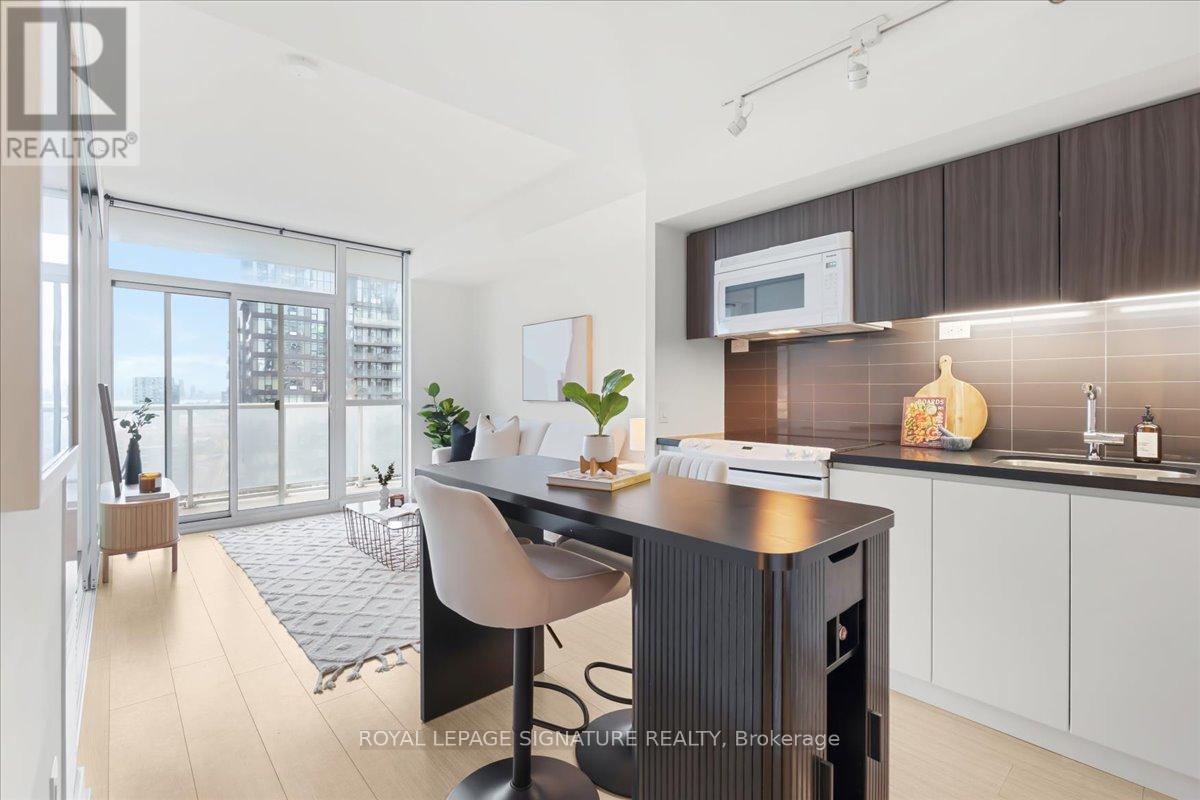 3011 - 75 Queens Wharf Road, Toronto, Ontario  M5V 0J8 - Photo 1 - C13144898