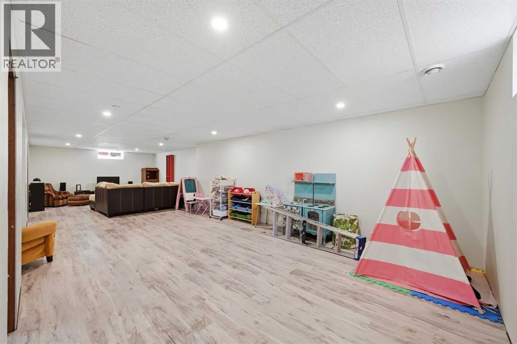 1012 Riddell Place SE, Calgary, Alberta  T2A 1Y5 - Photo 25 - A2306511