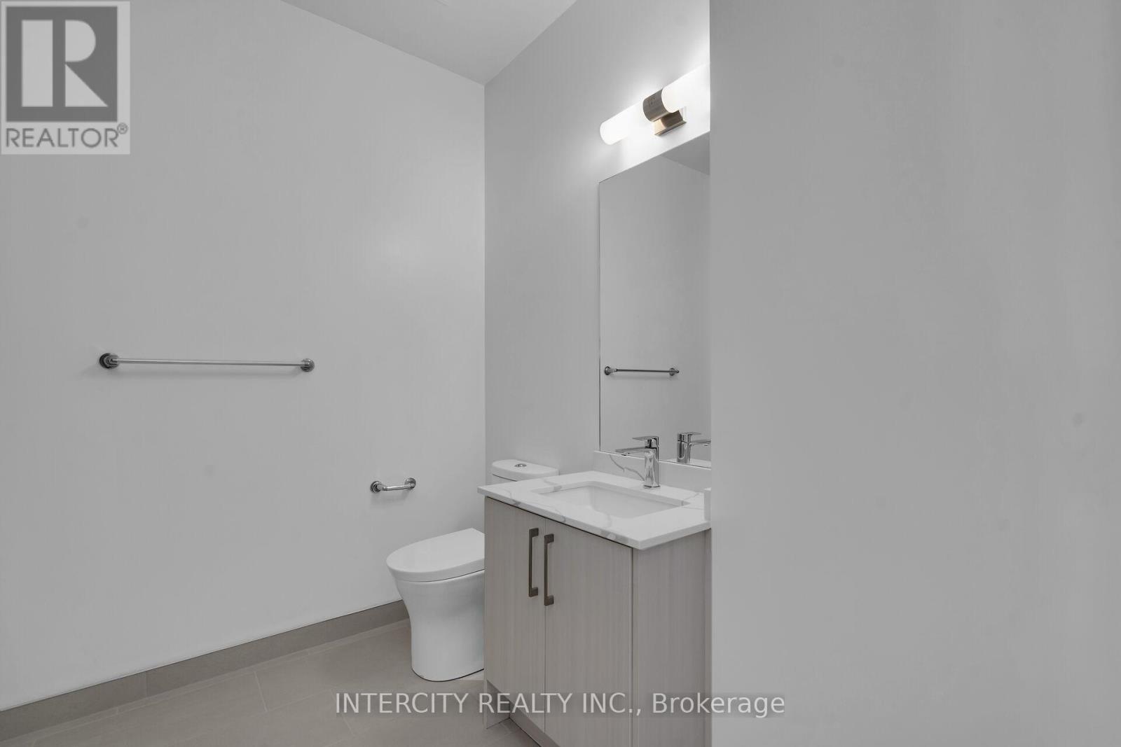 105 - 2075 King Road, King, Ontario  L7B 0R6 - Photo 17 - N13136688