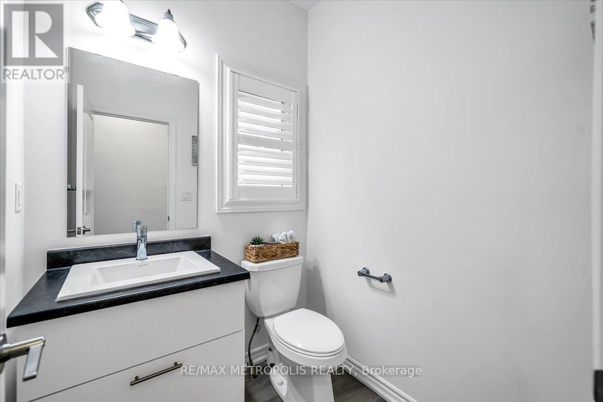 120 Laing Drive, Whitby, Ontario  L1P 0N5 - Photo 11 - E13144592
