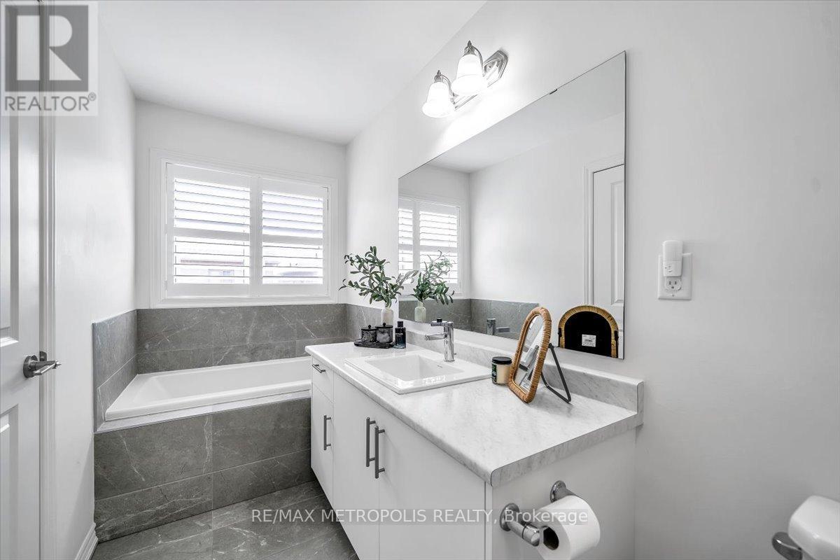 120 Laing Drive, Whitby, Ontario  L1P 0N5 - Photo 31 - E13144592