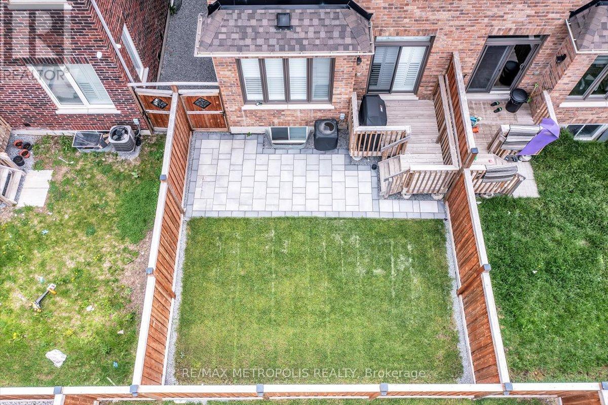 120 Laing Drive, Whitby, Ontario  L1P 0N5 - Photo 4 - E13144592