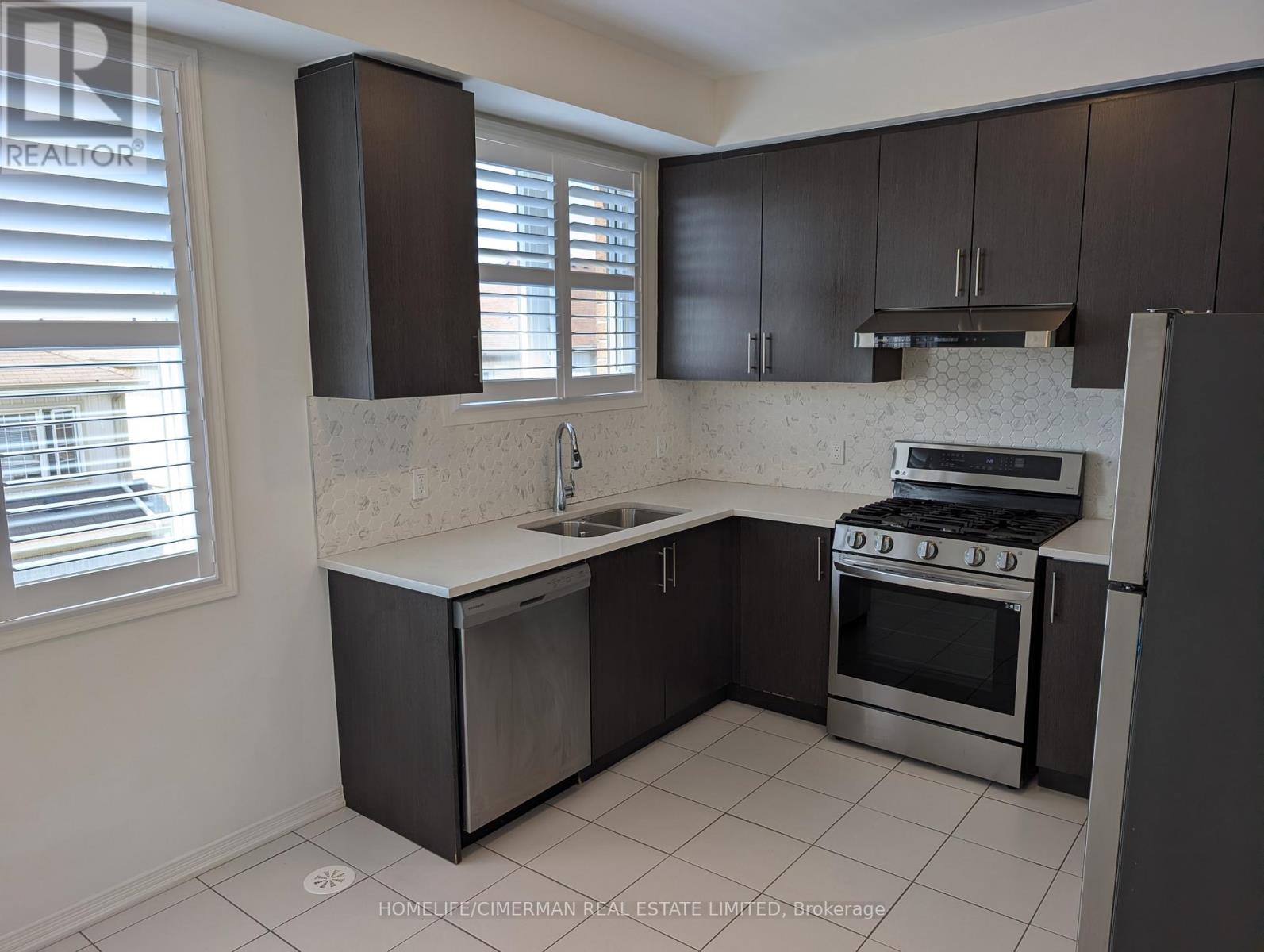 1410 Coral Springs Path, Oshawa, Ontario  L1K 3G1 - Photo 2 - E13144668