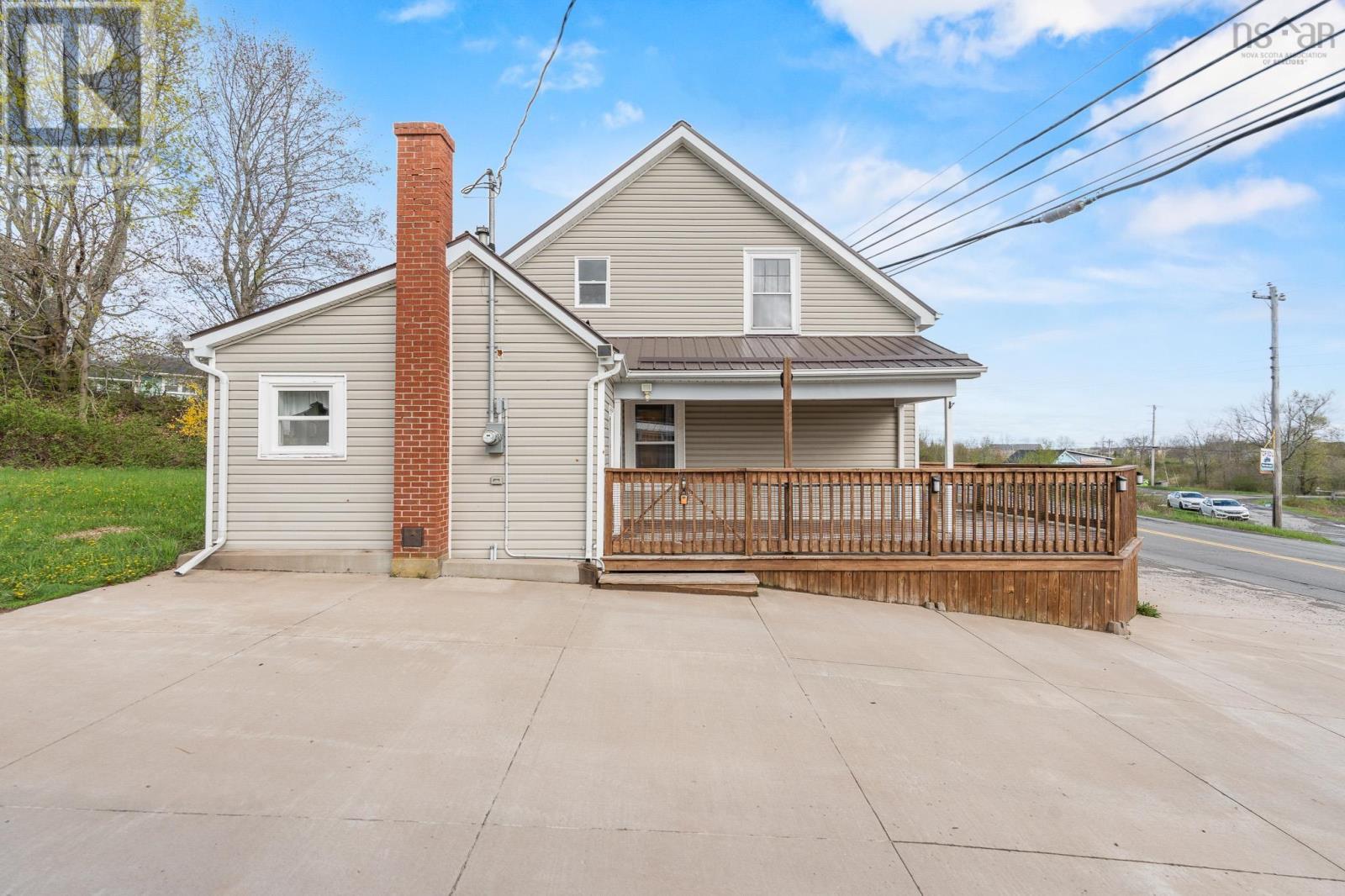 1802 King Street, Windsor, Nova Scotia  B0N 2T0 - Photo 3 - 202611309