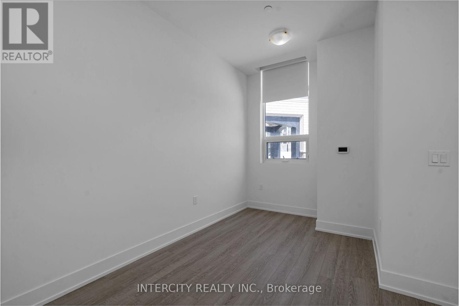 105 - 2075 King Road, King, Ontario  L7B 0R6 - Photo 11 - N13136688