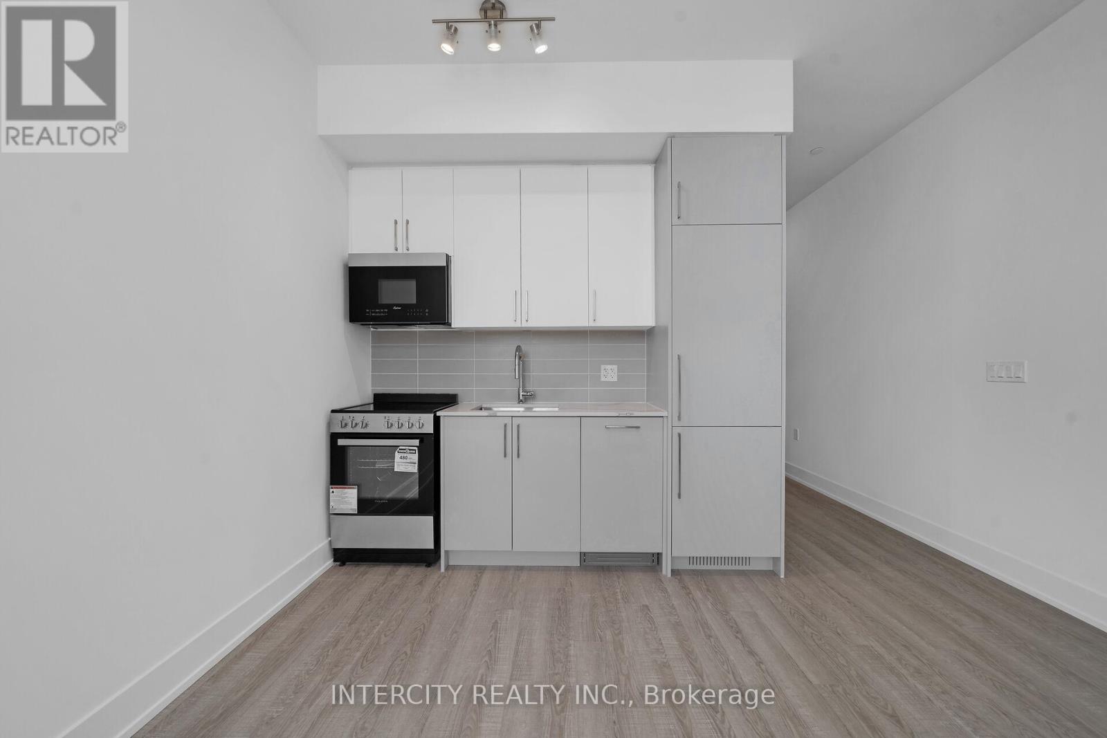 105 - 2075 King Road, King, Ontario  L7B 0R6 - Photo 14 - N13136688