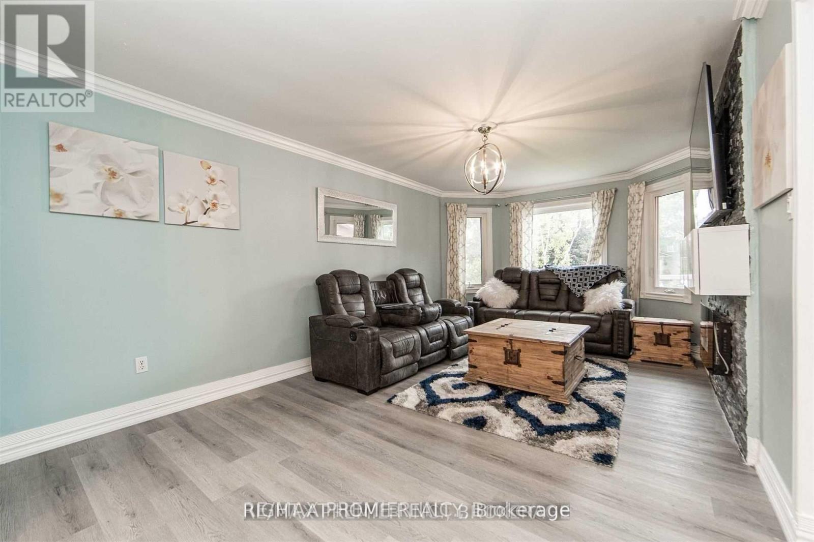 Main - 376 Kelly Crescent, Newmarket, Ontario  L3Y 7K2 - Photo 3 - N13144596