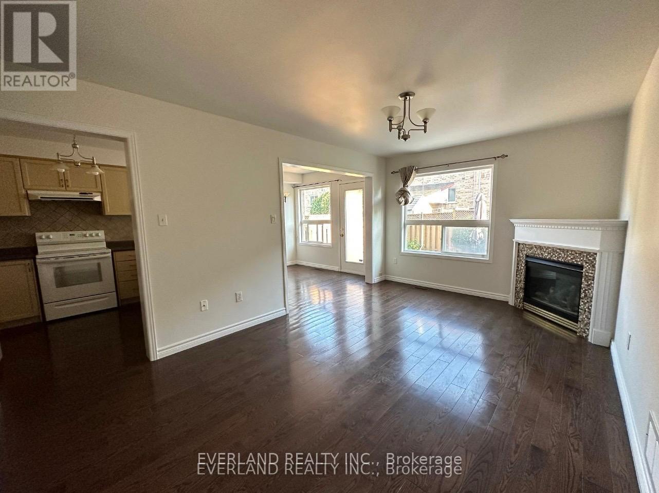7 Bassett Avenue, Richmond Hill, Ontario  L4B 4M8 - Photo 2 - N13144648