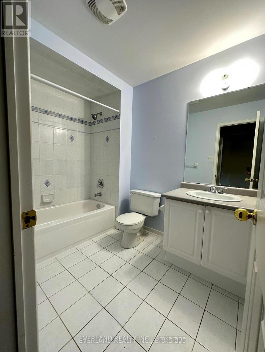 7 Bassett Avenue, Richmond Hill, Ontario  L4B 4M8 - Photo 4 - N13144648