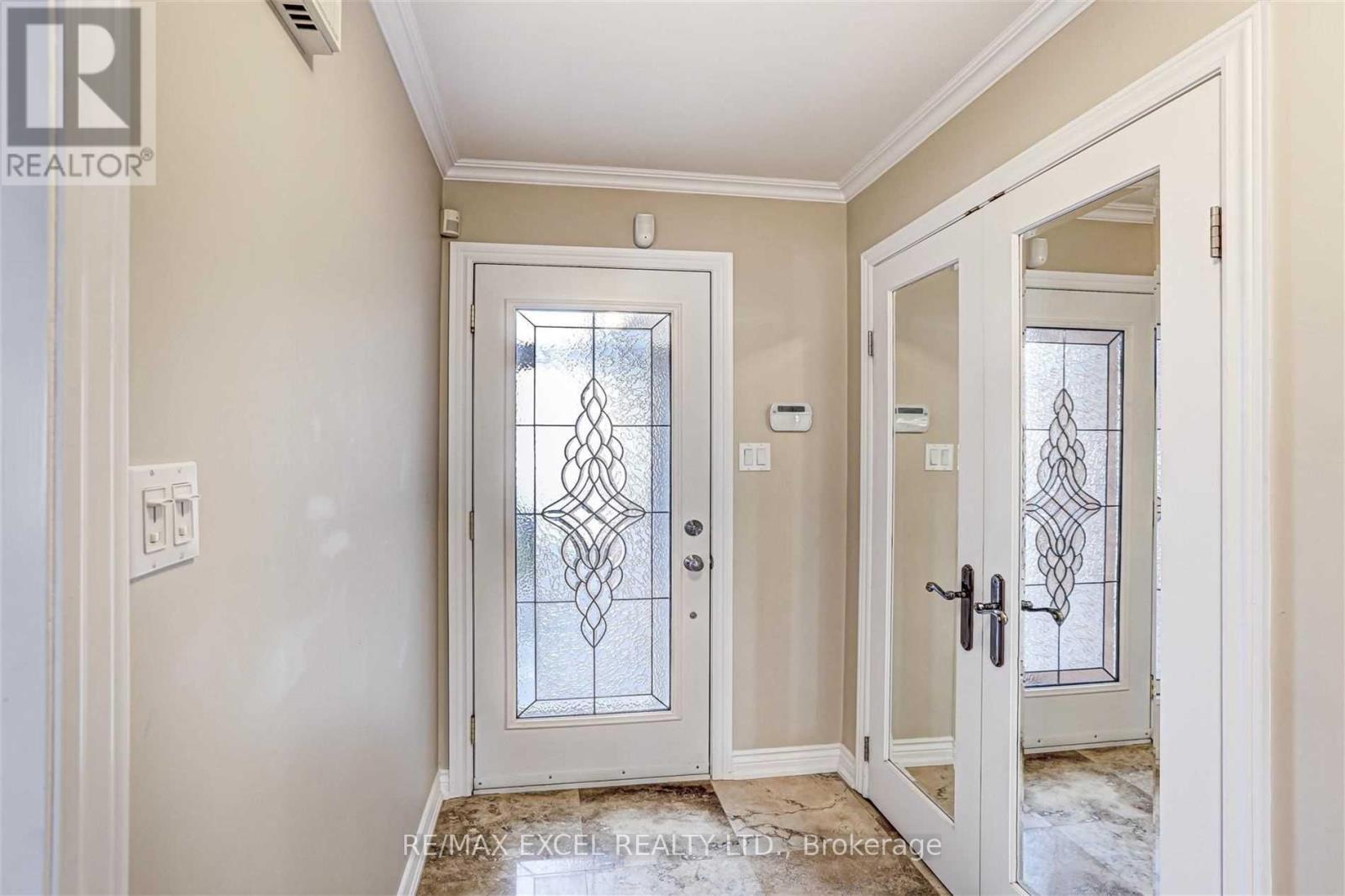 Upper - 59 Pentland Crescent, Vaughan, Ontario  L6A 1T5 - Photo 2 - N13144834