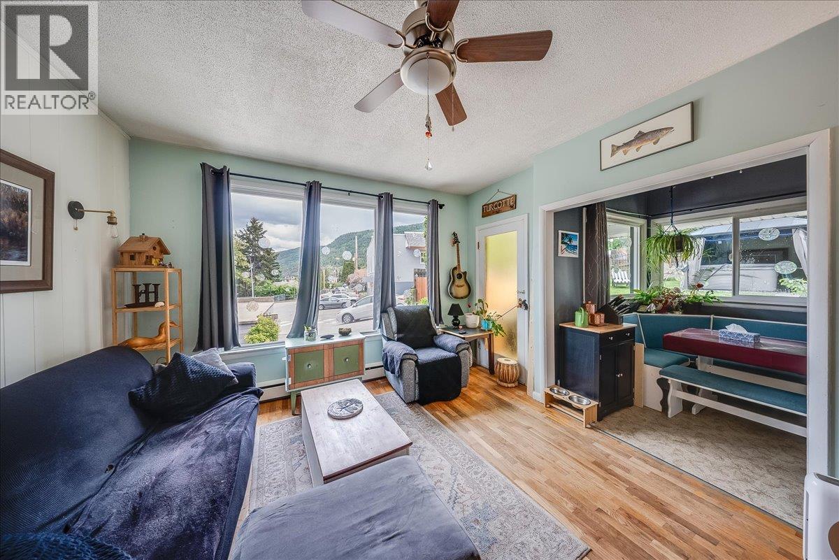 490 Austad Lane, Trail, British Columbia  V1R 3K6 - Photo 5 - 10387521